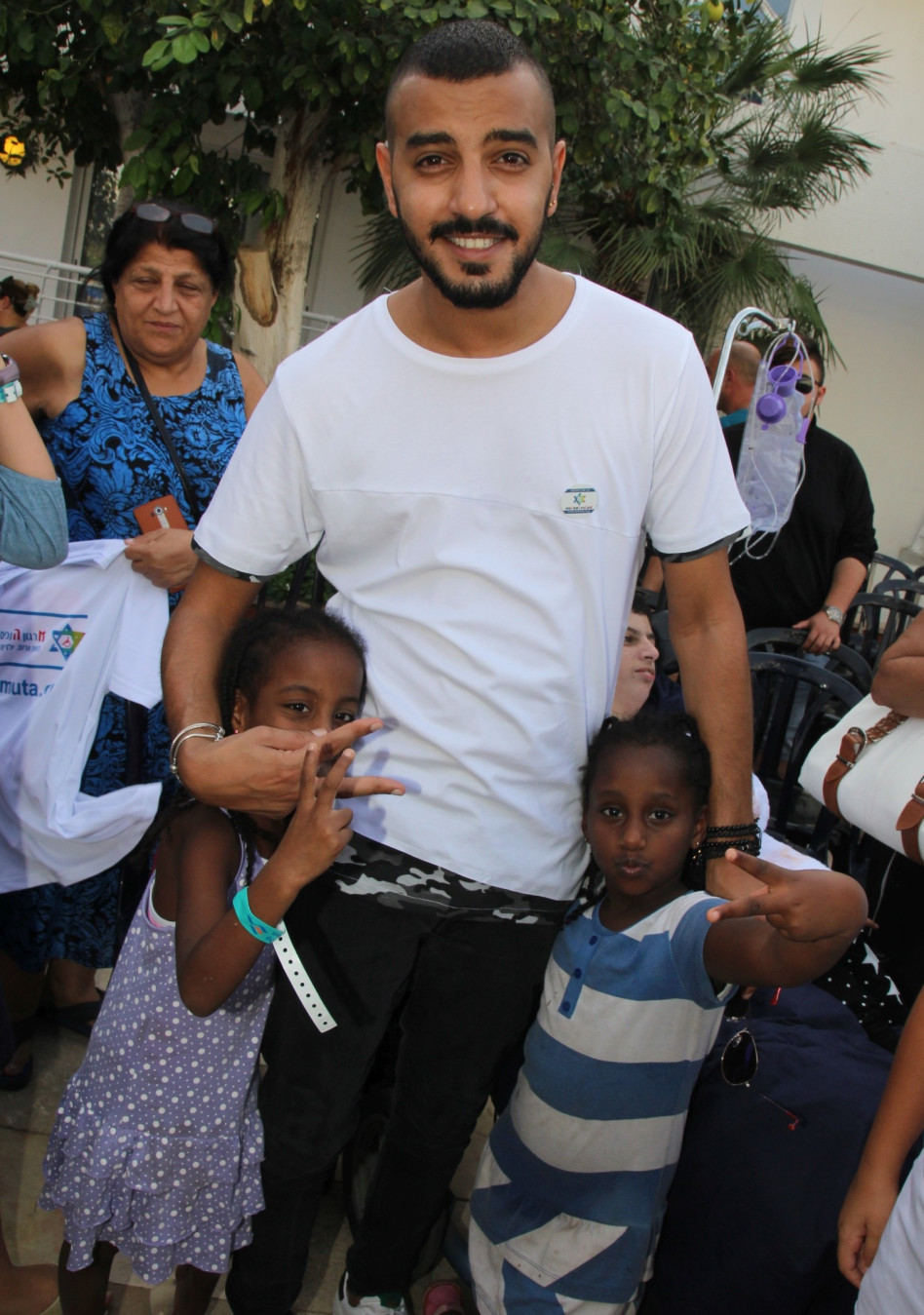 פאן להם. לוי מחלק אהבה