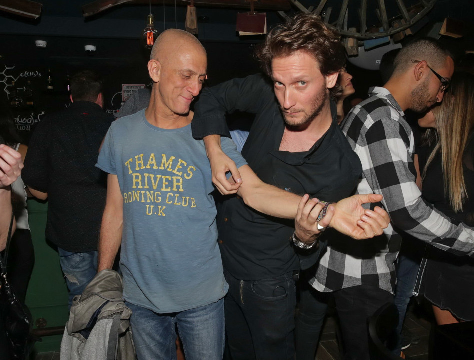 מנגן לו על העצבים. ליאור סושרד ודיויד ברוזה