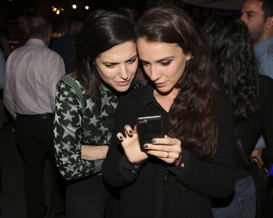 חולקות תמונות של הילדים. סיון קליין ויאנה יוסף