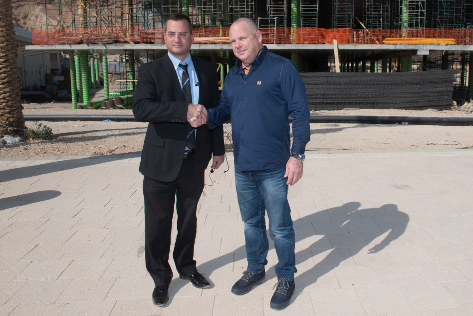 דב ליטבינוץ ועו"ד חגי אדורם (צילום: לירן אוזן)