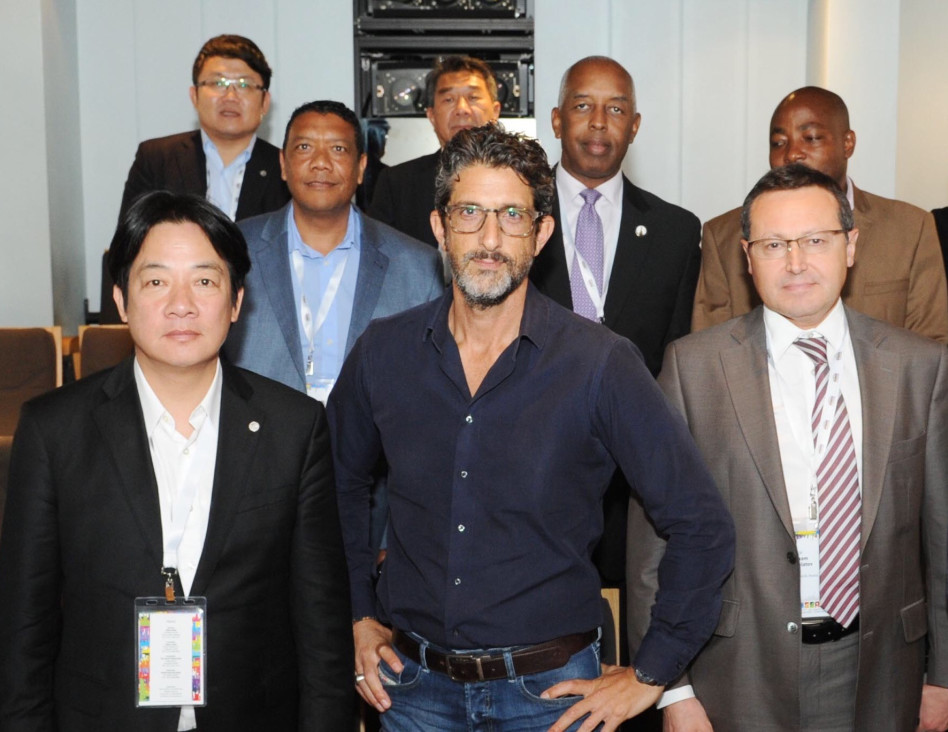 גיל רוזן וראשי הערים (צילום: כפיר סיוון)