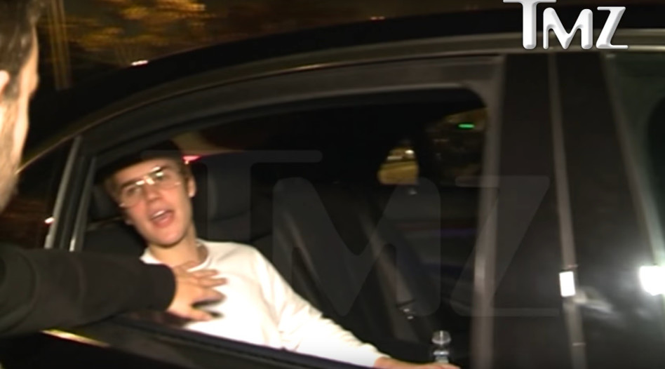 אומר שלום למעריצים. ג'סטין ביבר (צילום מסך, יוטיוב)