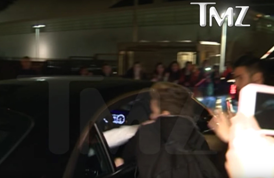 מכה מתוך הרכב הנוסע!