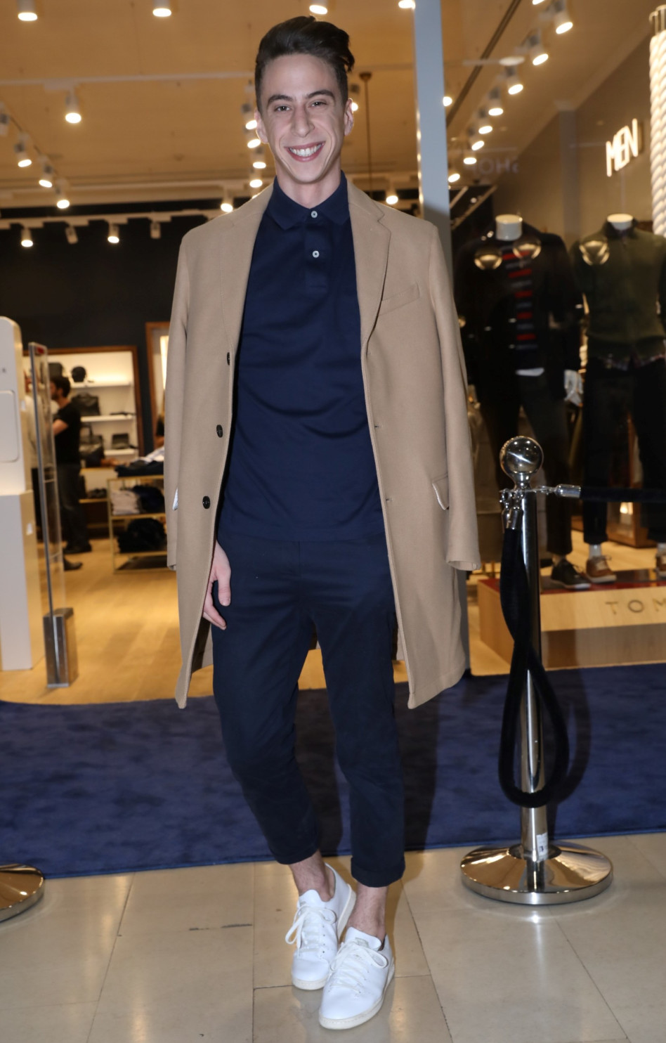 נושא גלימה, סליחה, מעיל. טום באום