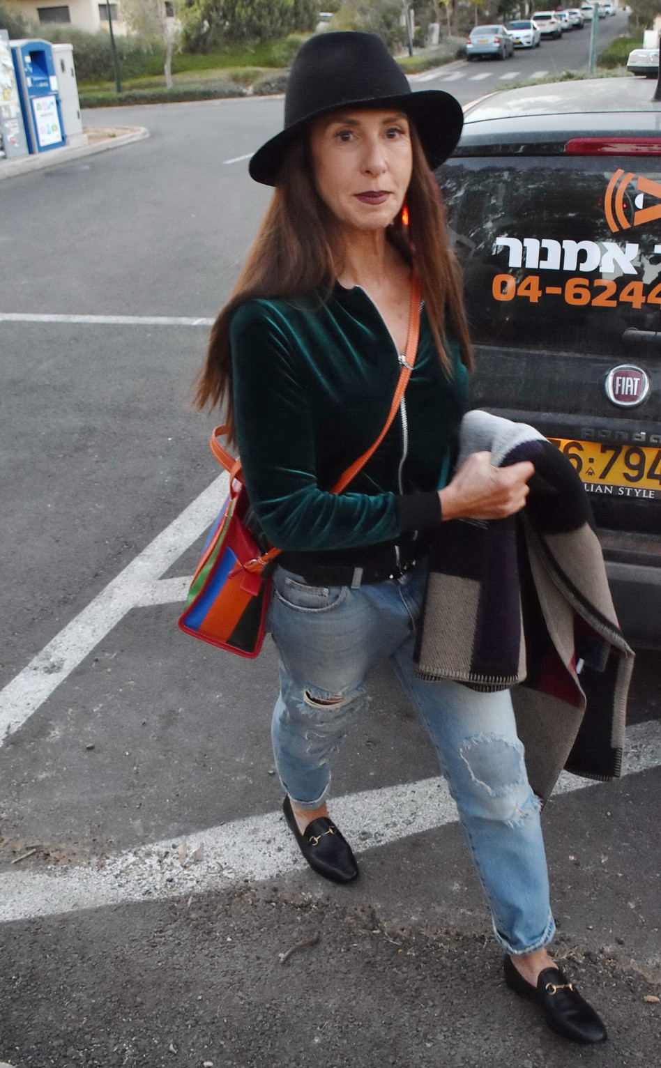 רגילה לטיפול של קיסרים. לאה שנירר