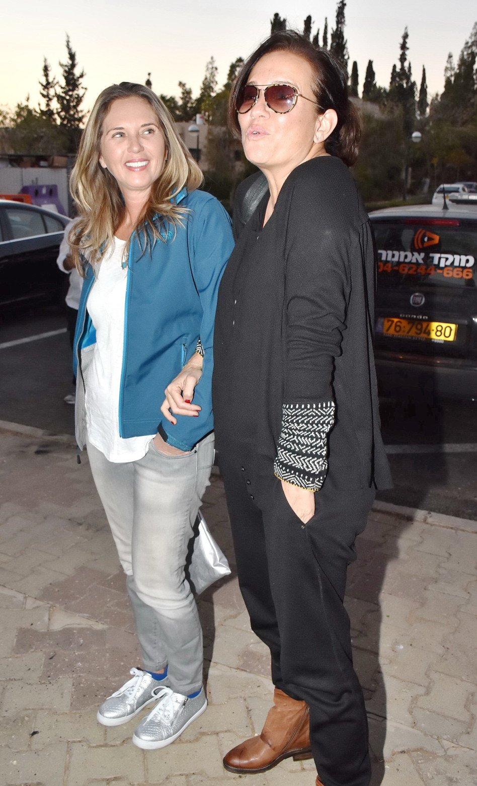 שולחת נשיקות. צופית גרנט