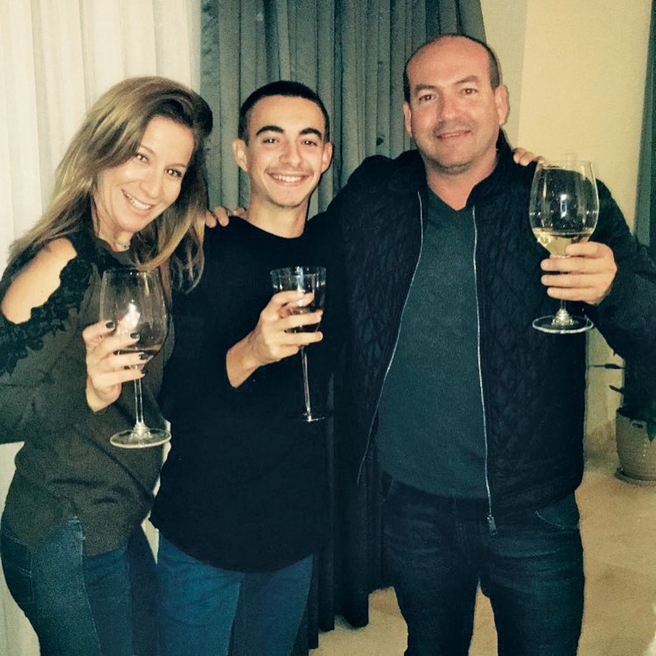 טלי ואייל ברקוביץ' עם הבן אייל