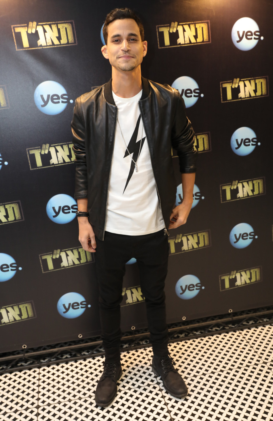 הכל כלול כולל האהבה. אור אדרי