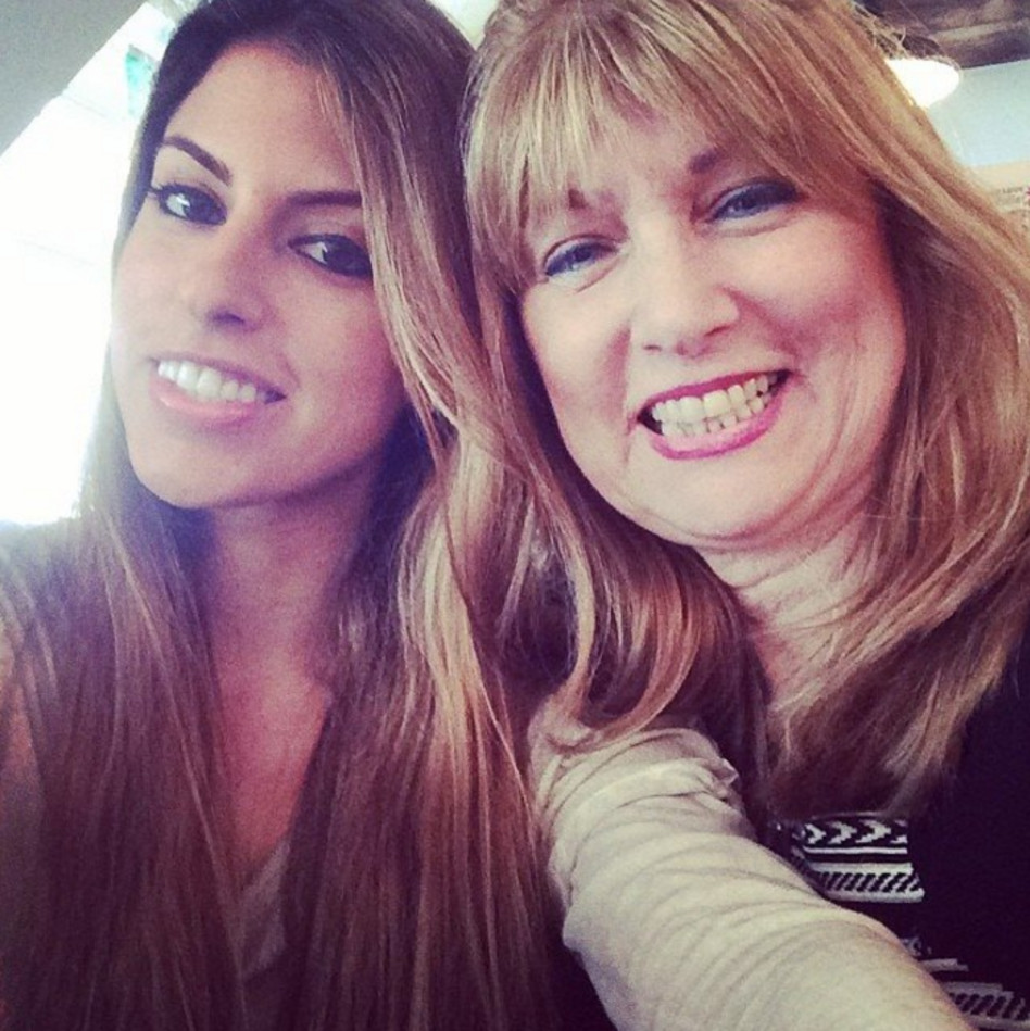 זהבית חסידוף לוין ז"ל ובתה אלינור (צילום: צילום מסך פייסבוק)