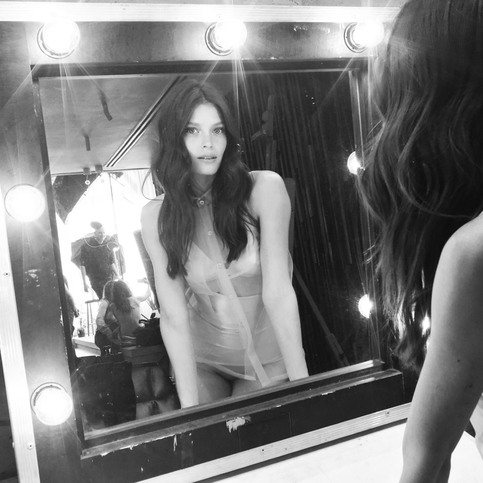 מראה מראה שעל הקיר. לירז דרור