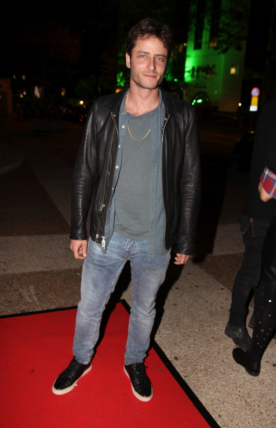 מישהי רוצה להציע את עצמה?