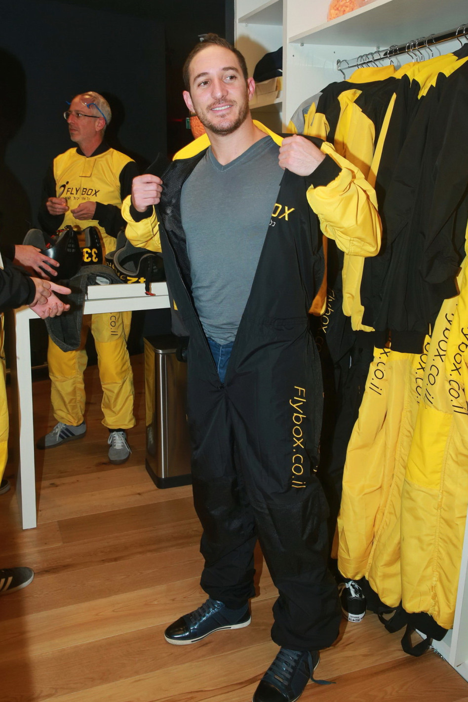 איך אפשר להיות כל כך מאושר מגירושים משיר אלמליח?