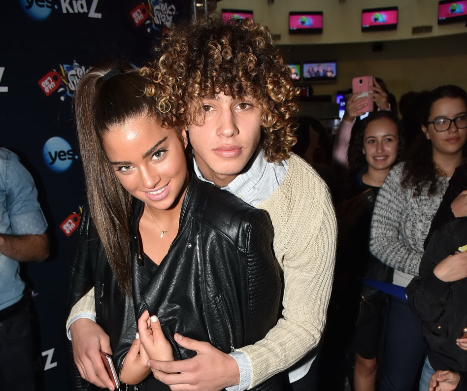 מדגימים אהבת נעורים. נועה קירל וברק שמיר 