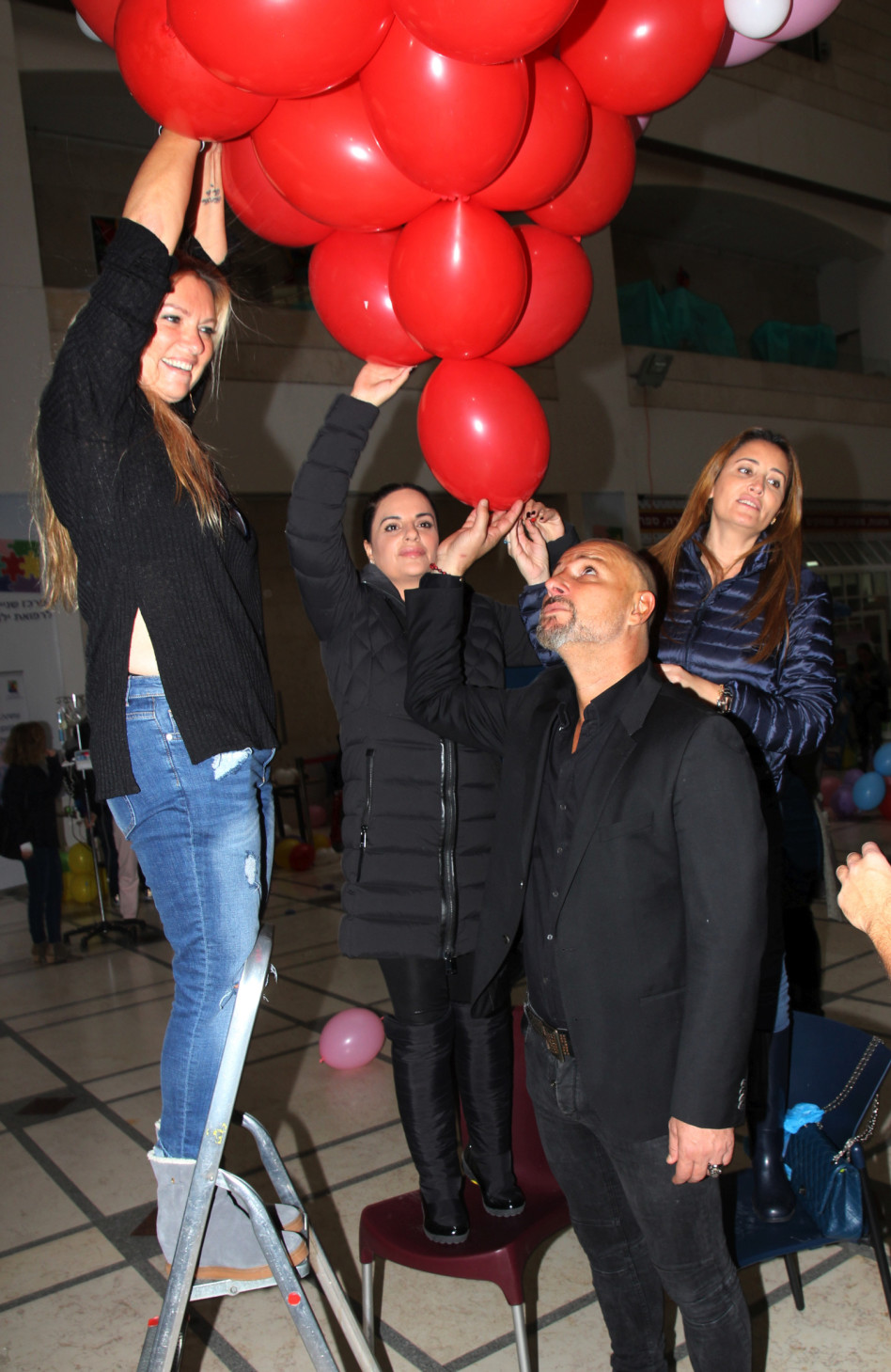 ידיים למעלה