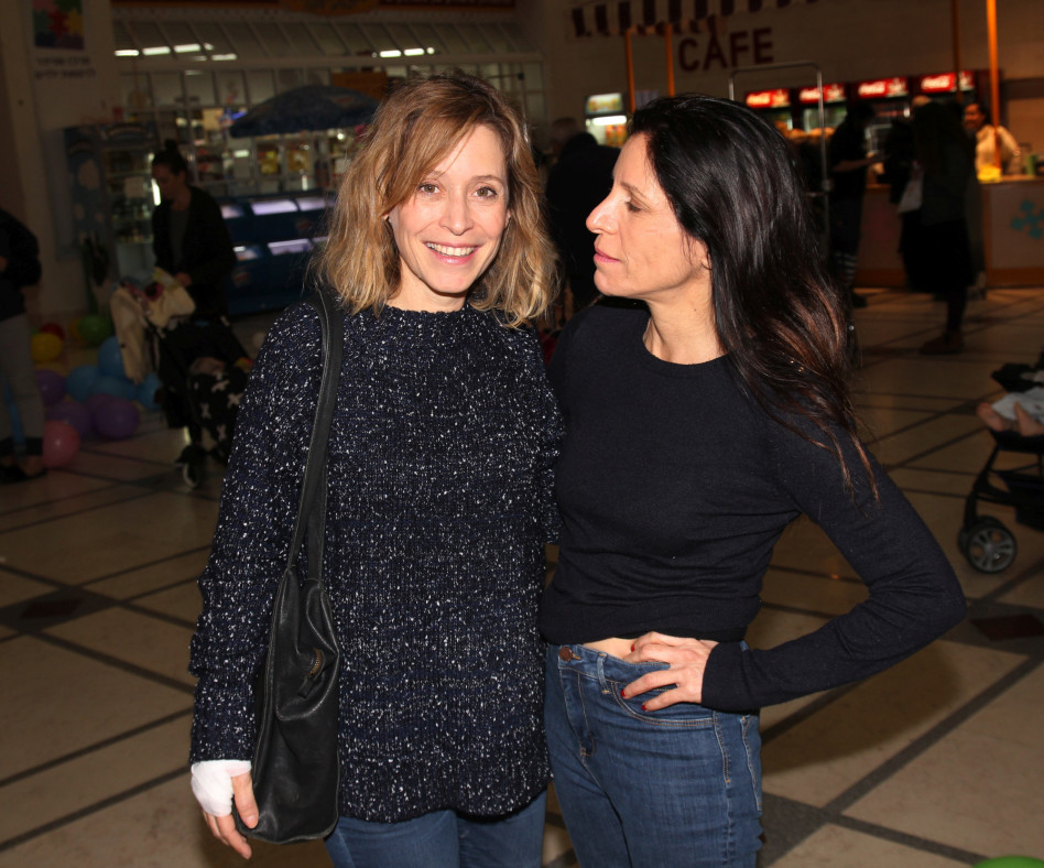 מצחיקות את הילדים. עלמה זק ואורנה בנאי