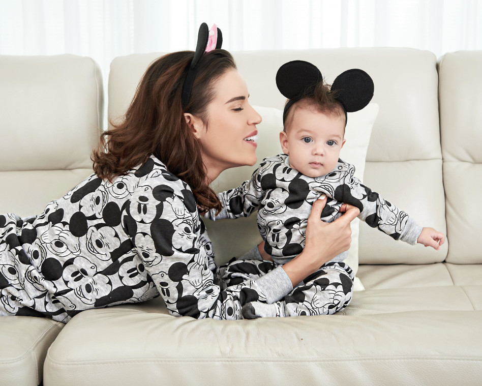 עם המיקי הפרטי שלה. נטלי דדון וריף