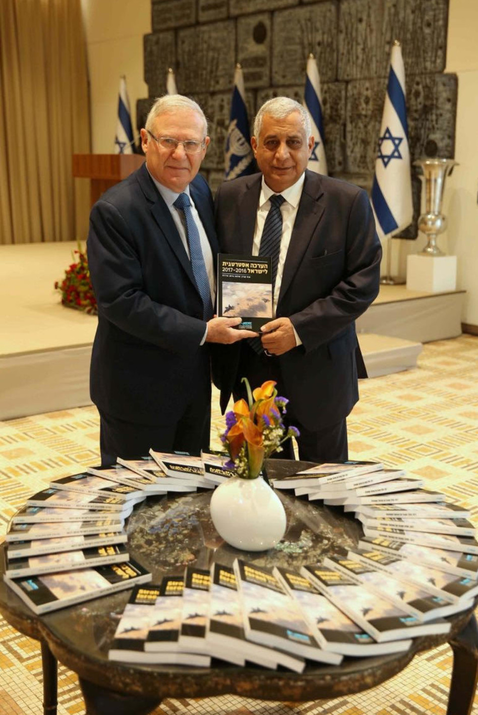 פיני כהן ועמוס ידלין (צילום: חן גלילי)