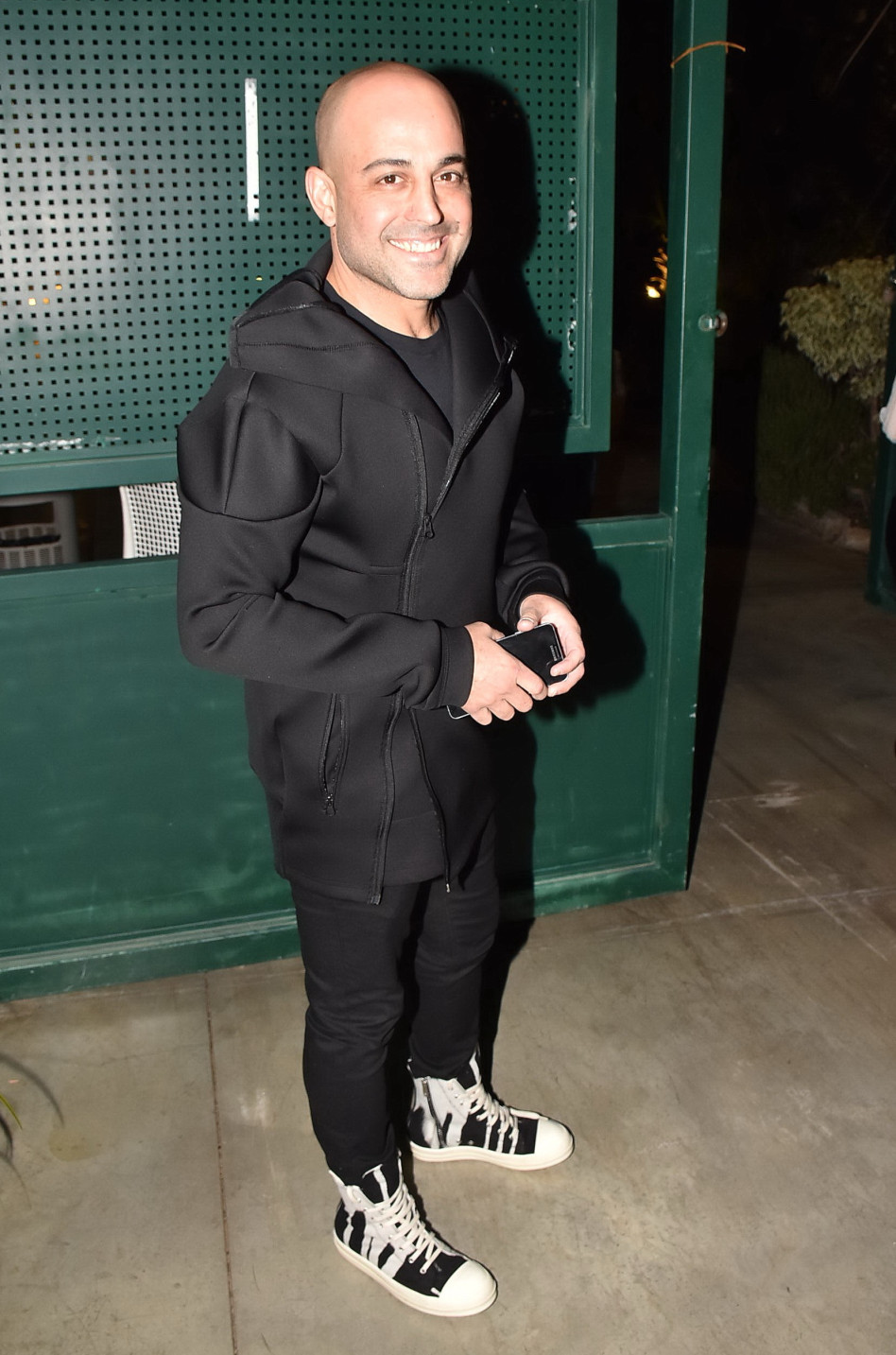 יפה לך סניקרס. מאיר אדוני