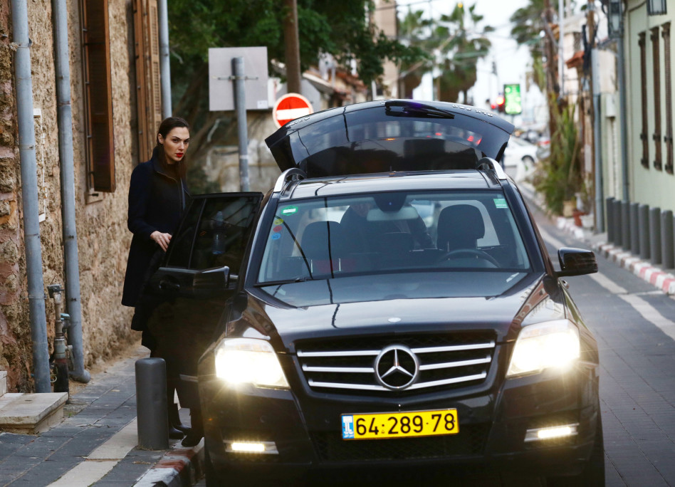 מי זה שם מאחורה מעמיס?