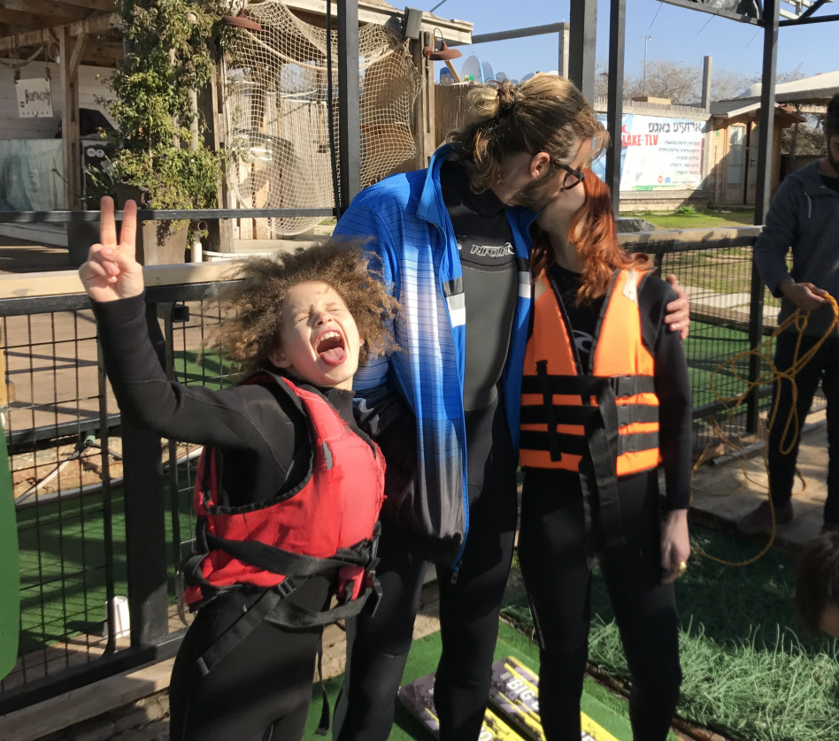 משפחה מאושרת. לוסי דובינצ'יק ואוהד האקר (צילום" יח"צ)