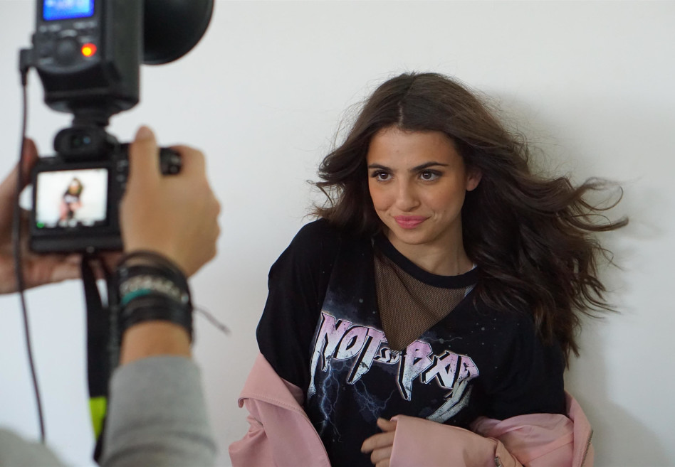 כבר רגילה למצלמה. קים אזולאי