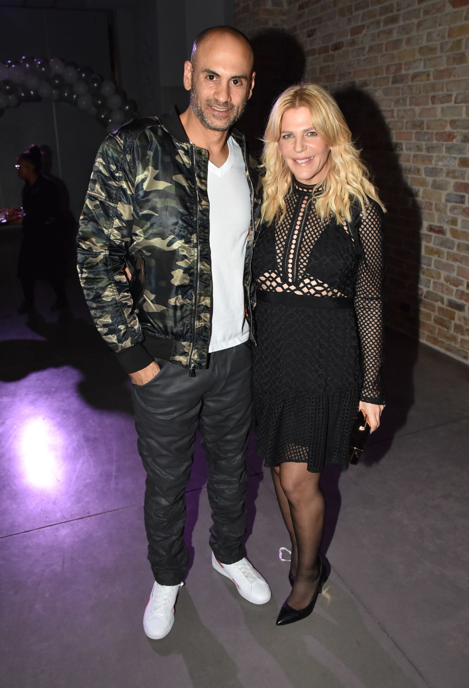 מה עם תמונה זוגית עם החברה? שחר כחלון וסנדרה רינגלר