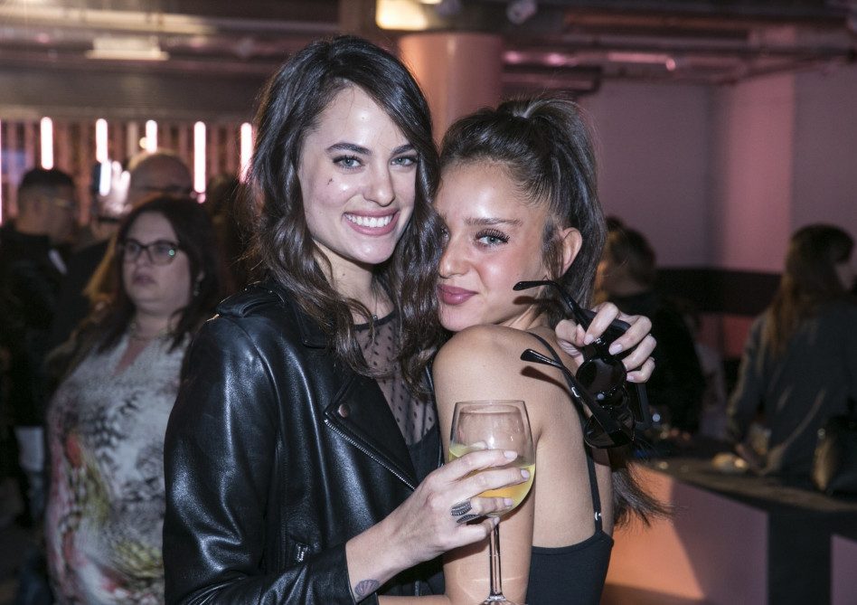 הפרזנטוריות הגאות. נטע אלחמיסטר ודר זוזובסקי (צילום: ערן לם)