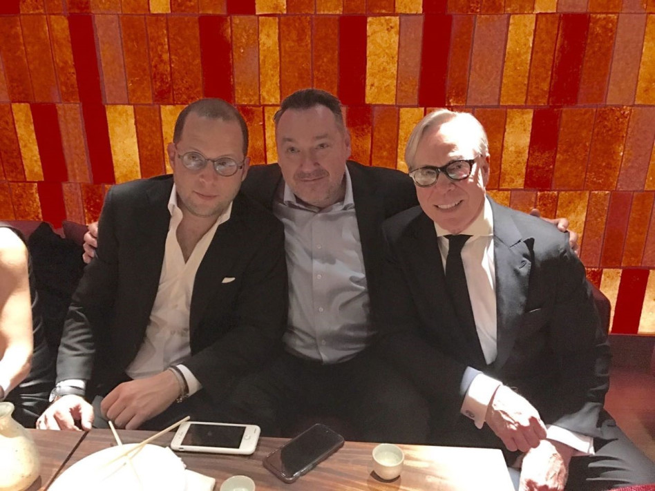  טומי הילפיגר, סבן קוך ורותם רוזן