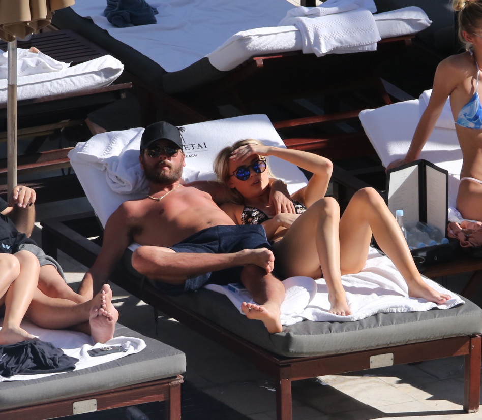 יום שני, בחורה שנייה