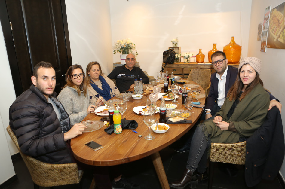 משתפים את כל המשפחה. אורן חזן ורינת (צילום: גל הפקות)