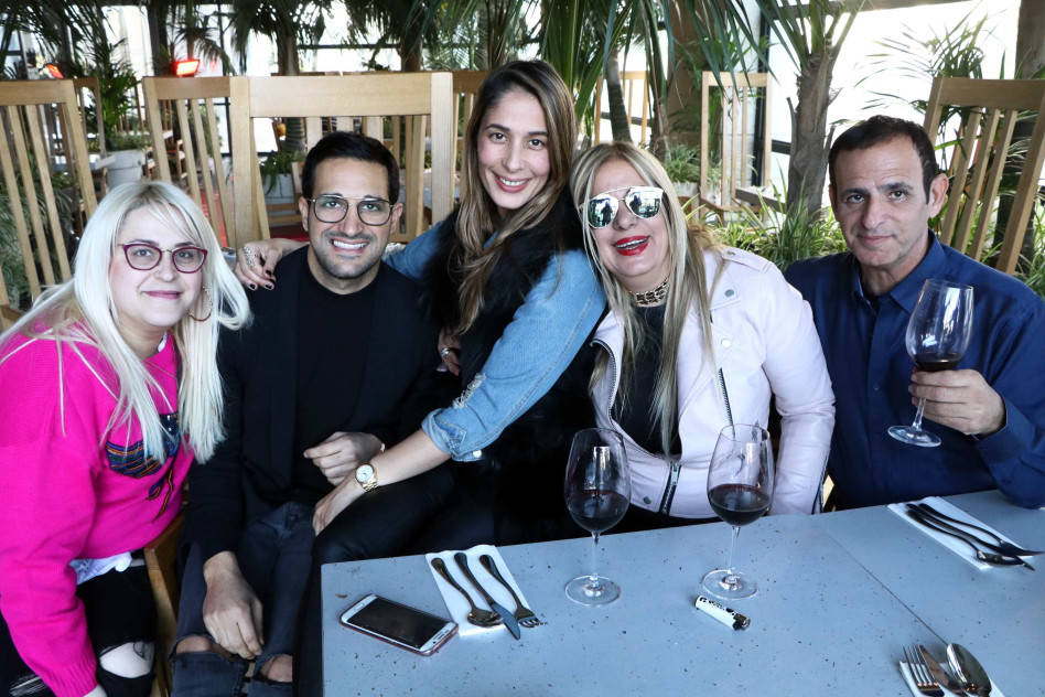 ממשיכים להיפגש (צילום: אמיר מאירי)