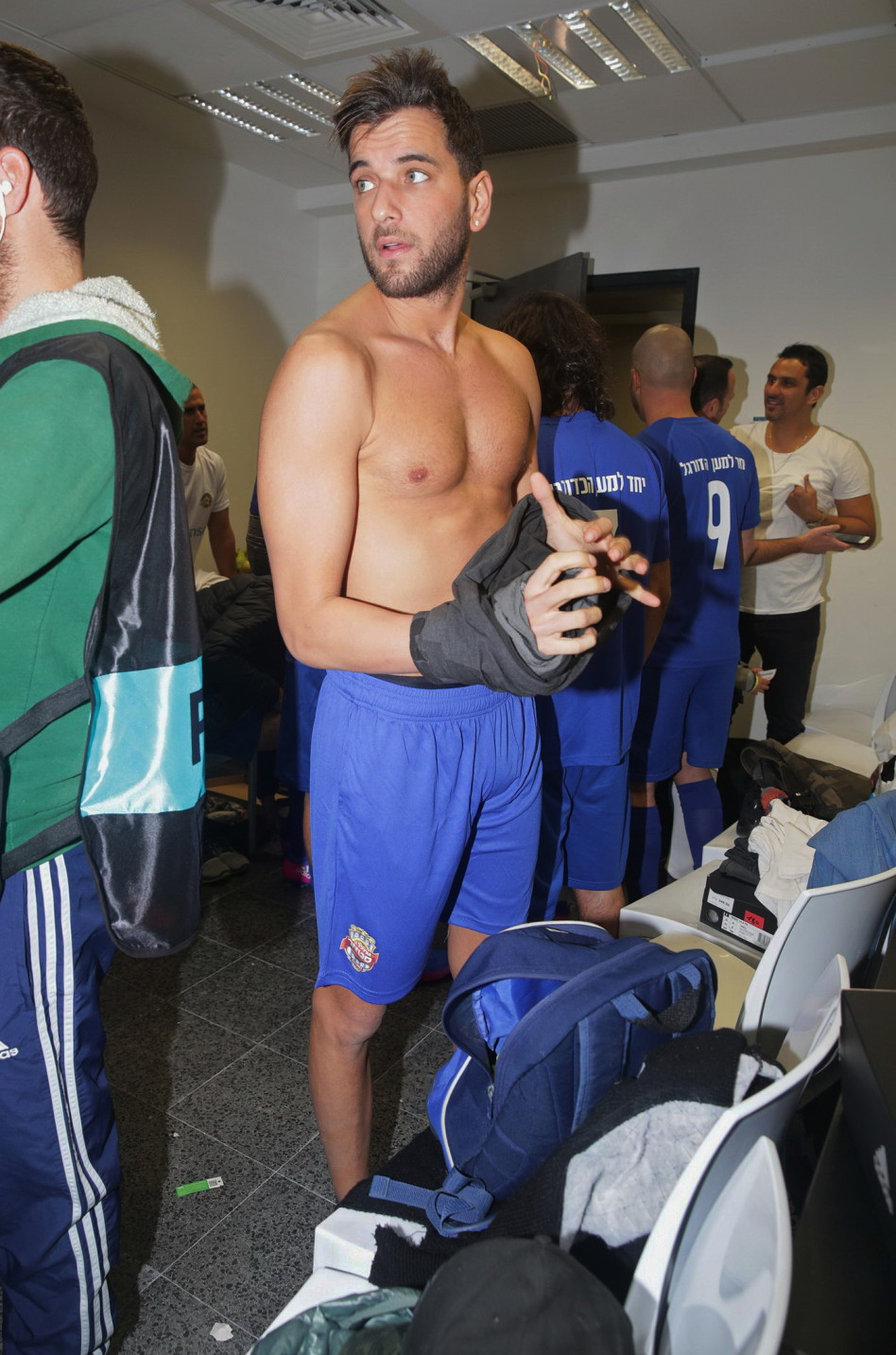 אכן מחמיא לך חשוף