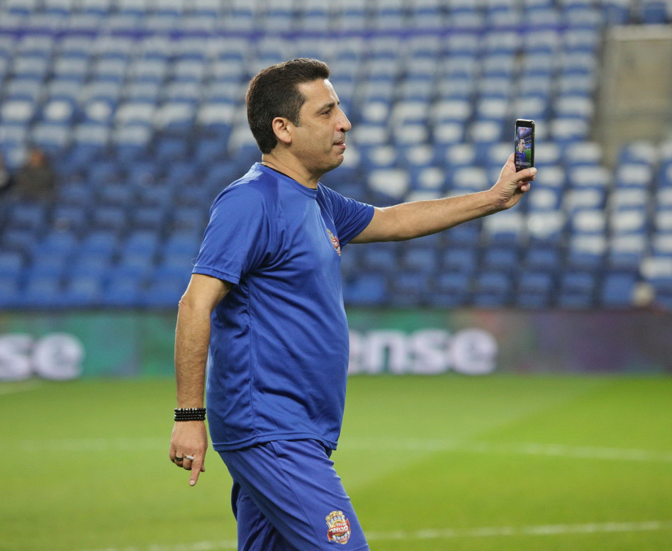 סלפי עם קהל של משתוללים. דורון מירן