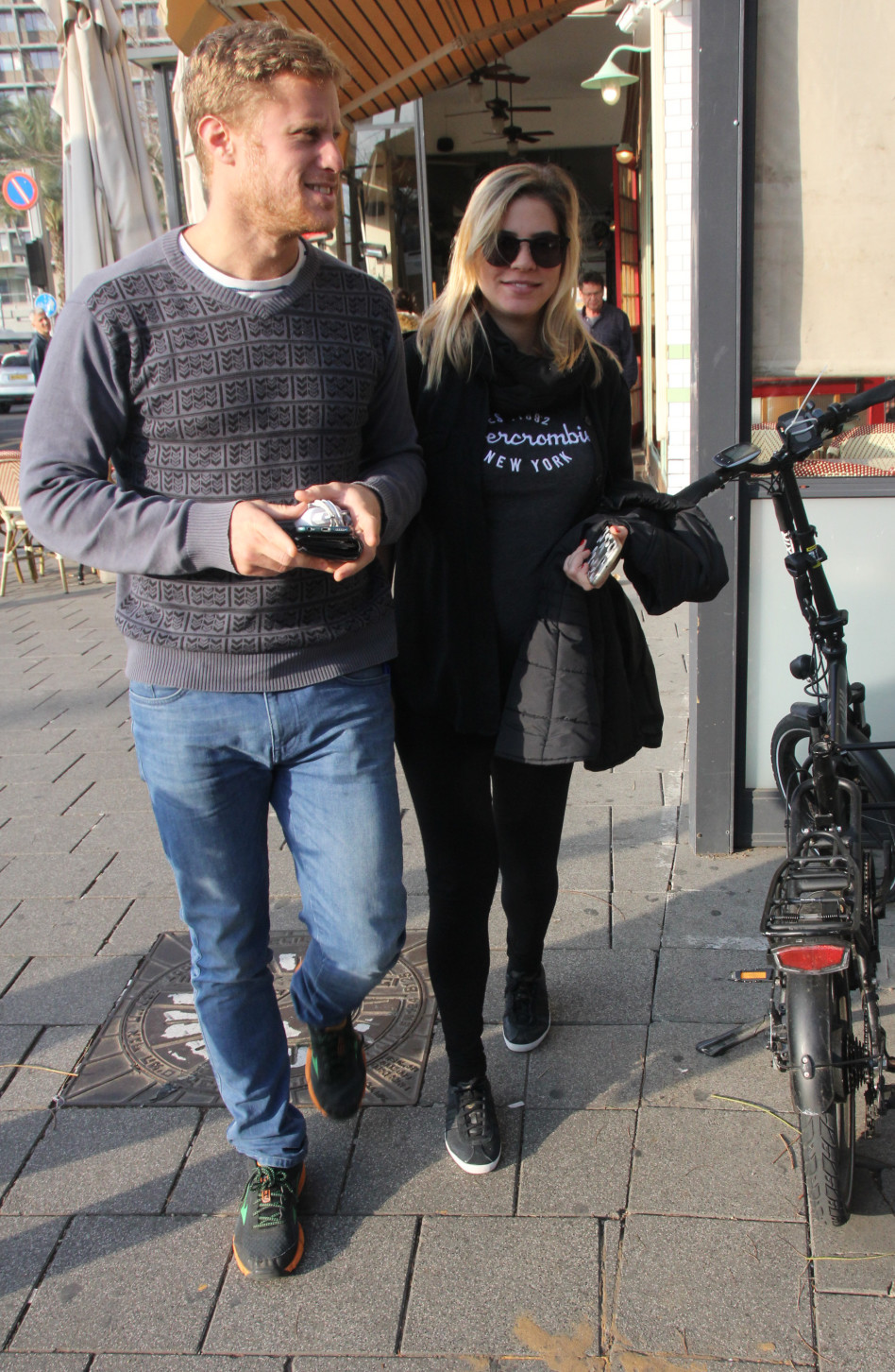 שלובי ידיים