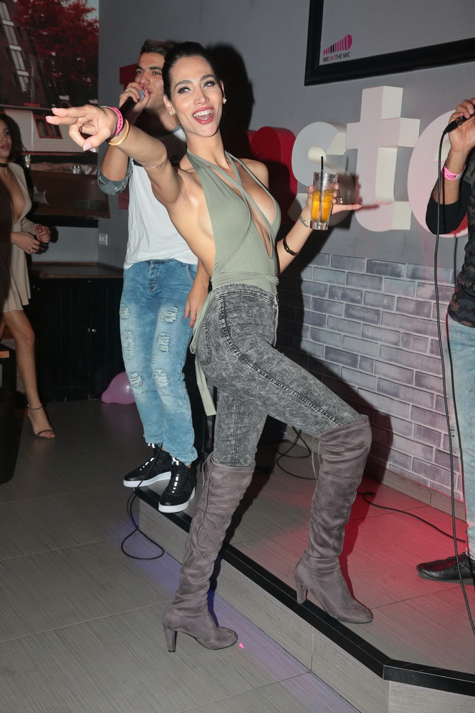 וניתן אחרון בעינטוז