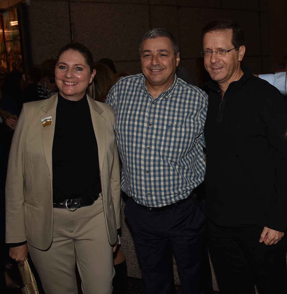 בוז'י הרצוג, אריק פינטו ומיכל הרצוג (צילום: אביב חופי)