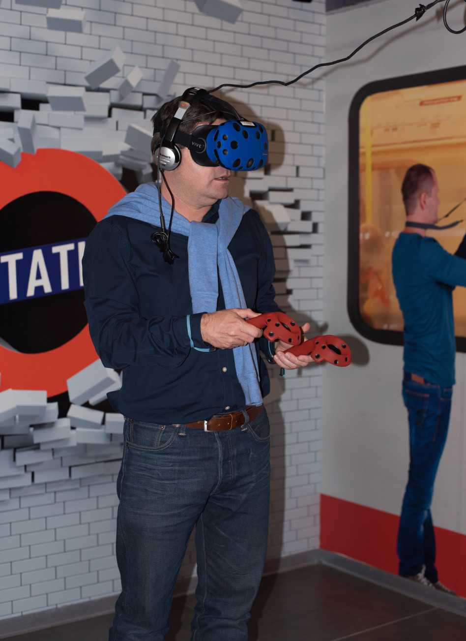 אופיר אקוניס (צילום: דור שוקוף)