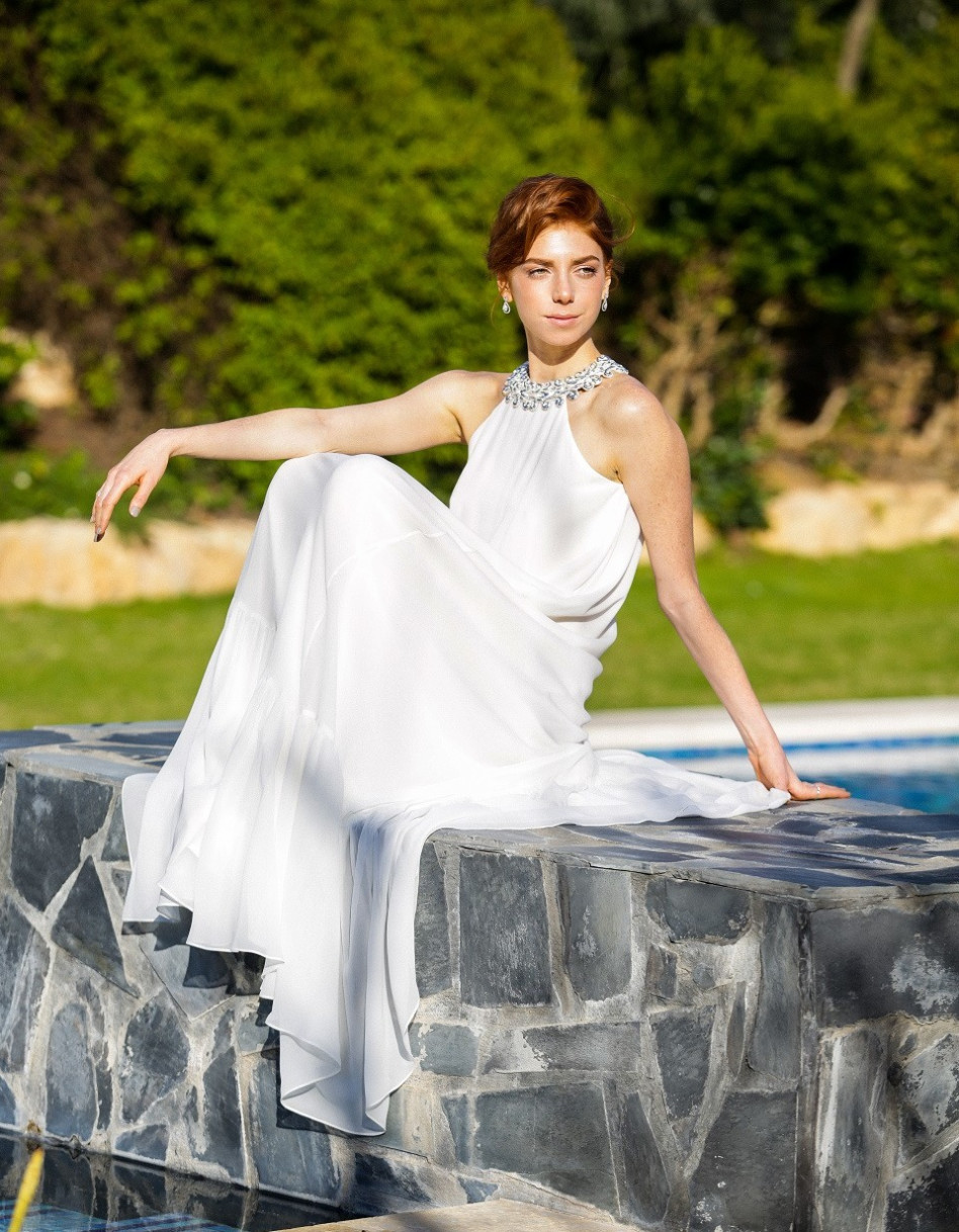 לא חבל ללכלך את השמלה?