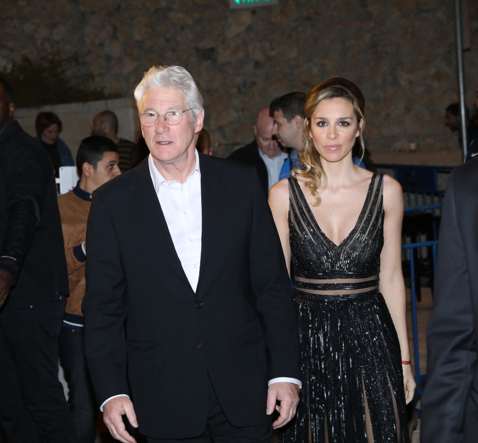 תחזיקי לי חזק את היד.