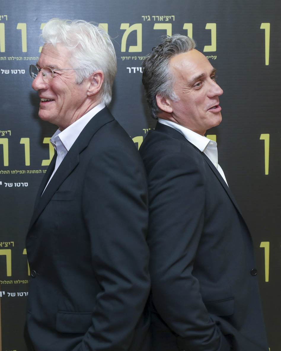 מחקים את הפוסטר. גיר וליאור אשכנזי