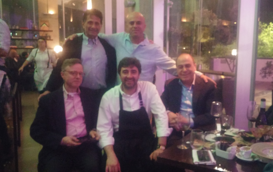 איציק חנגל ואבי אנג'ל סילבן שלום, השף דל סארו והשגריר קרדררה-סולר (צילום: באדיבות מסעדת פסטל)