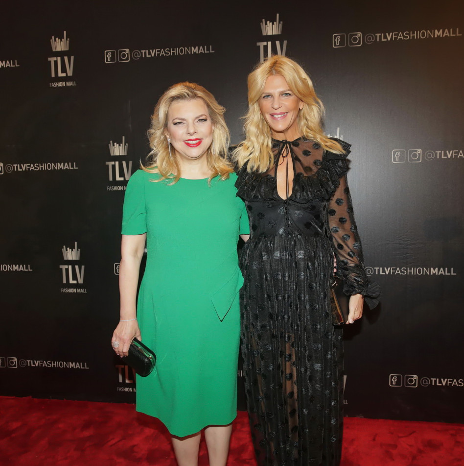 דפקה הופעה. שרה נתניהו וסנדרה רינגלר (צילום: שוקה כהן)