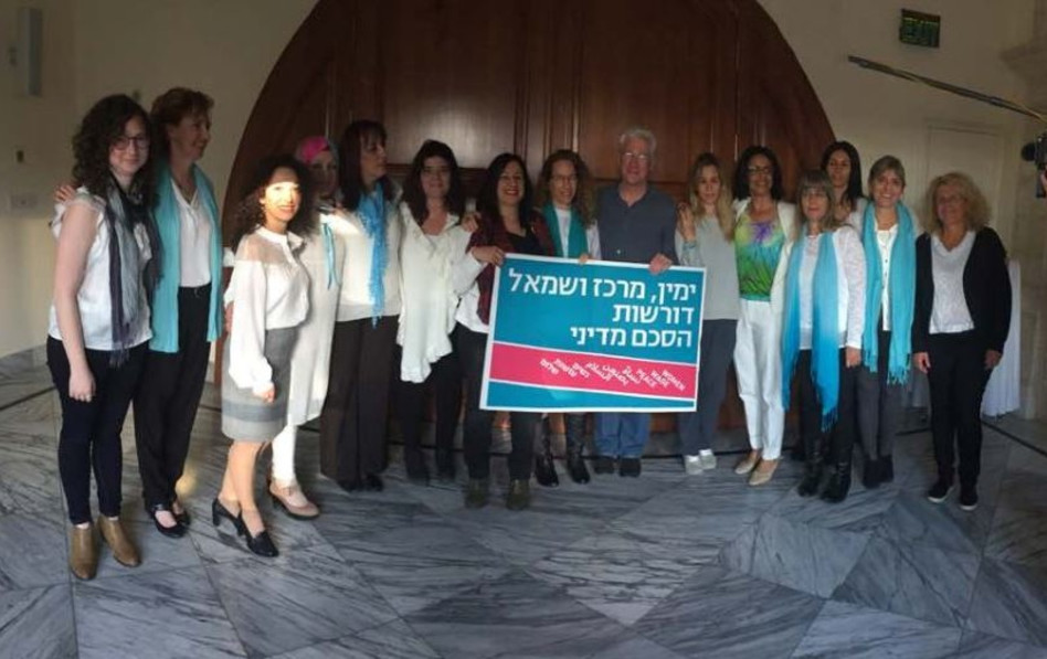 ריצ'רד גיר ונשות "עושות שלום" (צילום: יהל דיימונד)