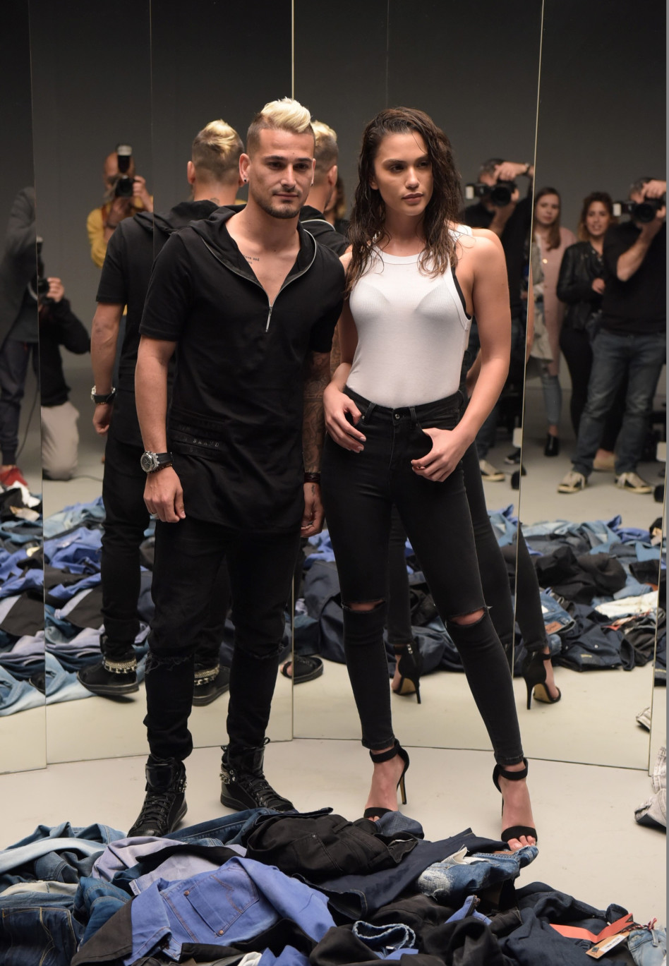 לא מאוד צמודים. שיר אלמליח ומאור בוזגלו