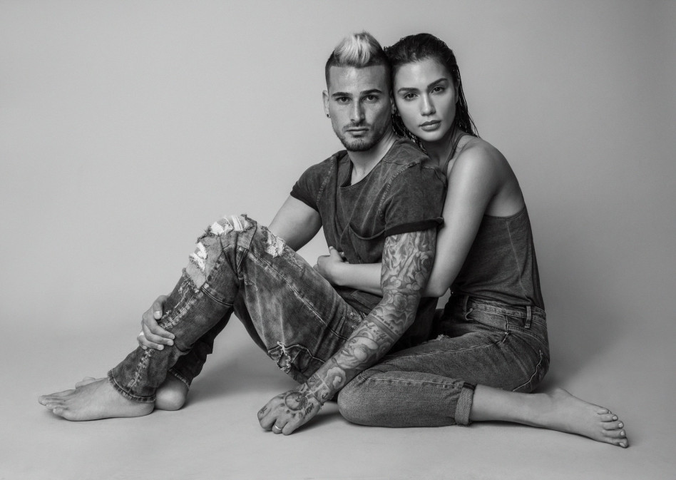 יס. מחבקת מאחור (צילום: דודי חסון)