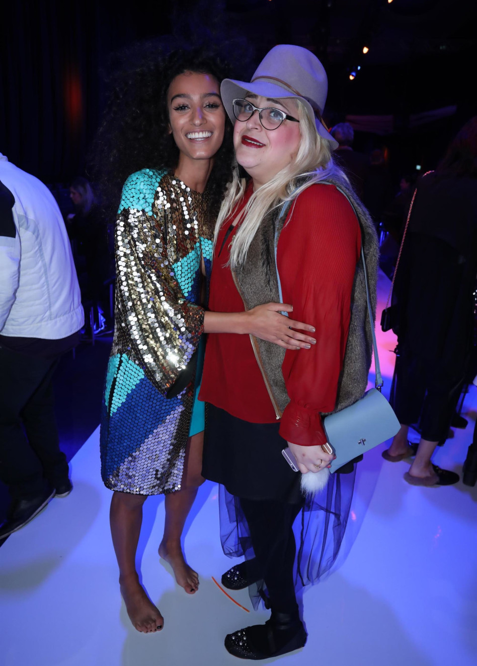 עם החברה הטובה מהבית. תהילה אסודרי ועדן סבן