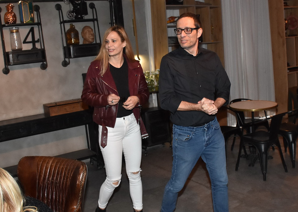 באים לכבד. ארז טל ואשתו גילי (צילום: אביב חופי)