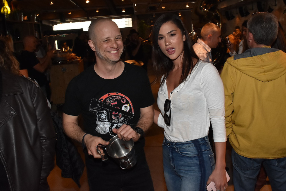 אל תקרא לי פרחה.