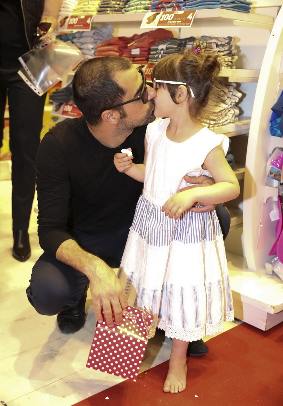 נשיקה לאבוש. אסי ישראלוף