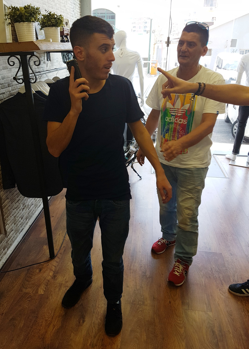 רגע, מתקשר למשי